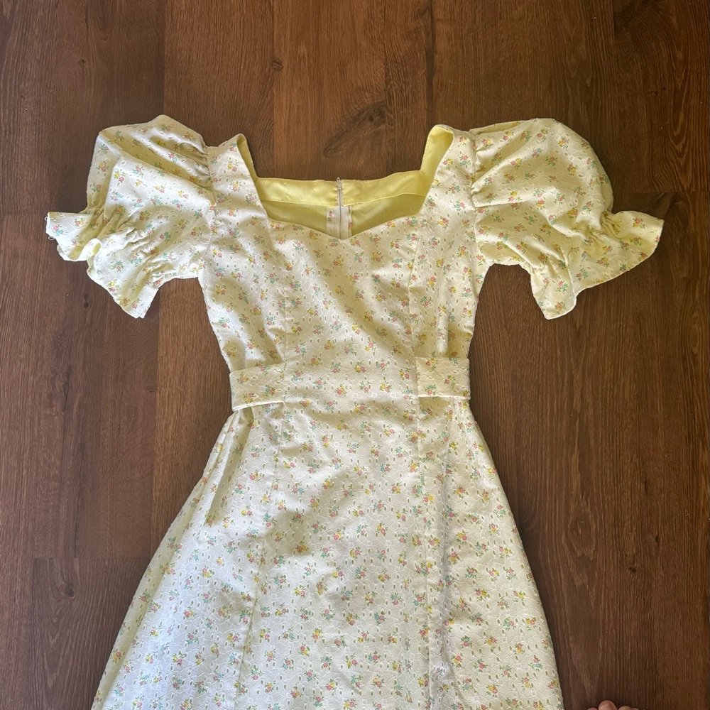 ✨Sold✨ Vintage handmade green blue and pink floral yellow lace prairie dress